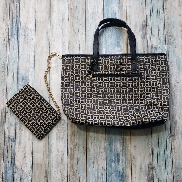 Tommy Hilfiger Purse! - Picture 2 of 16